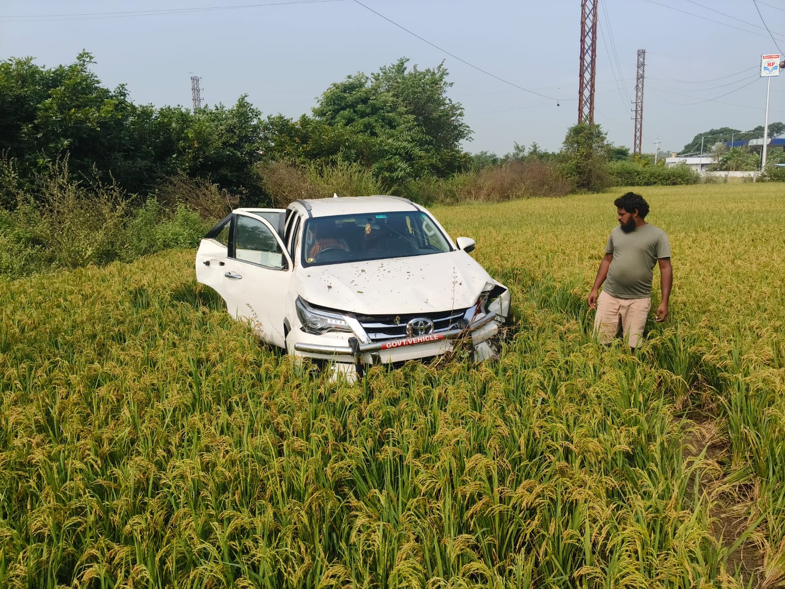 కార్మిక శాఖ ప్రిన్సిపల్ సెక్రెటరీ తప్పిన పెను ప్రమాదం!